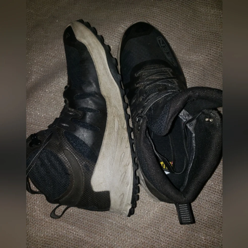 Size 11 KEEN Men's Zionic Mid Height Waterproof All Terrain Hiking Boots